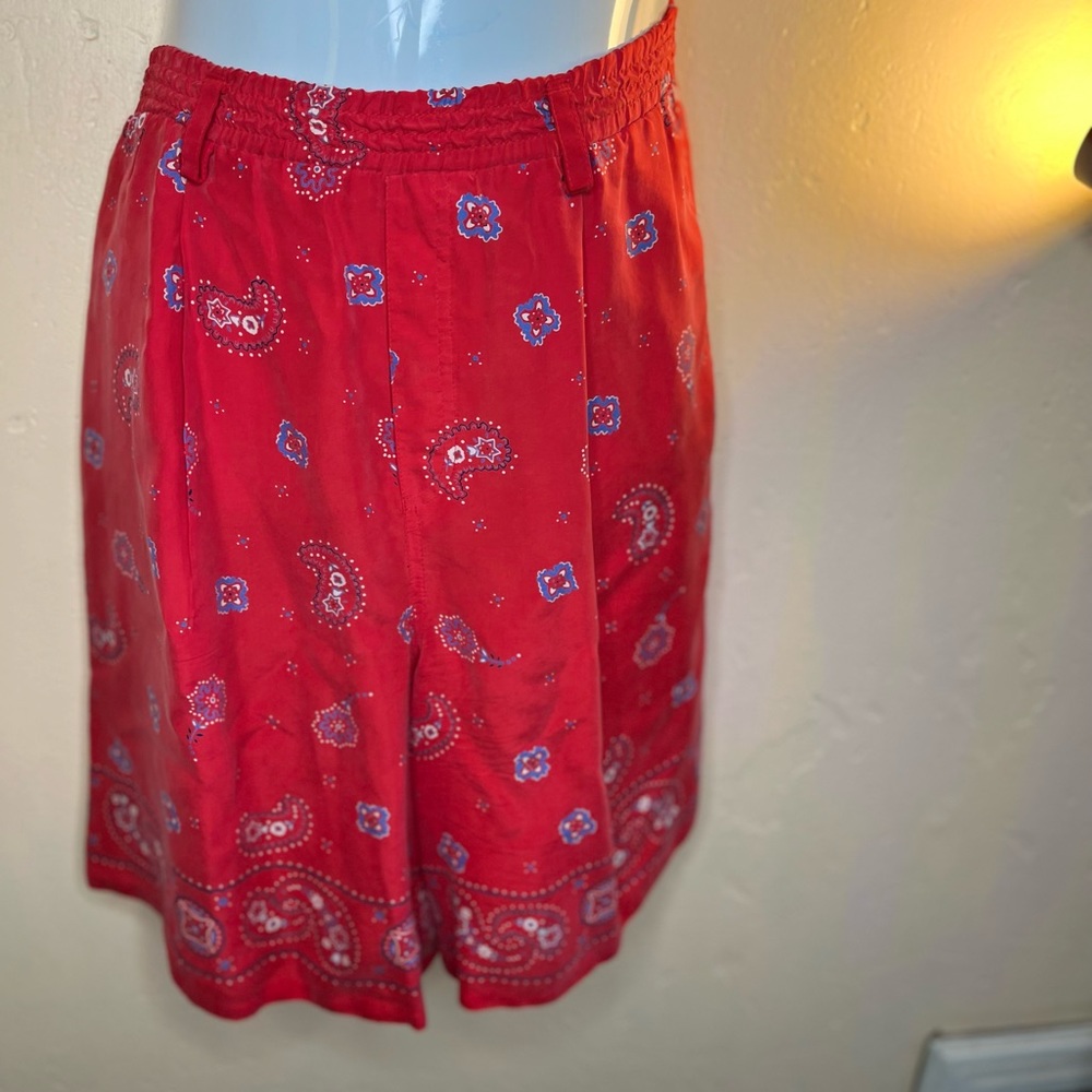 Vintage LizWear Bermuda shorts, size medium will fit 6-10